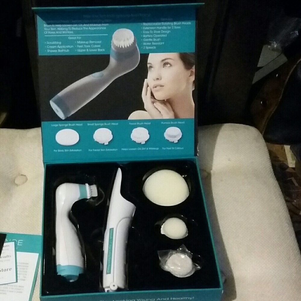 NWT NUBRILLIANCE FACIAL / BODY CLEANSING SYSTEM